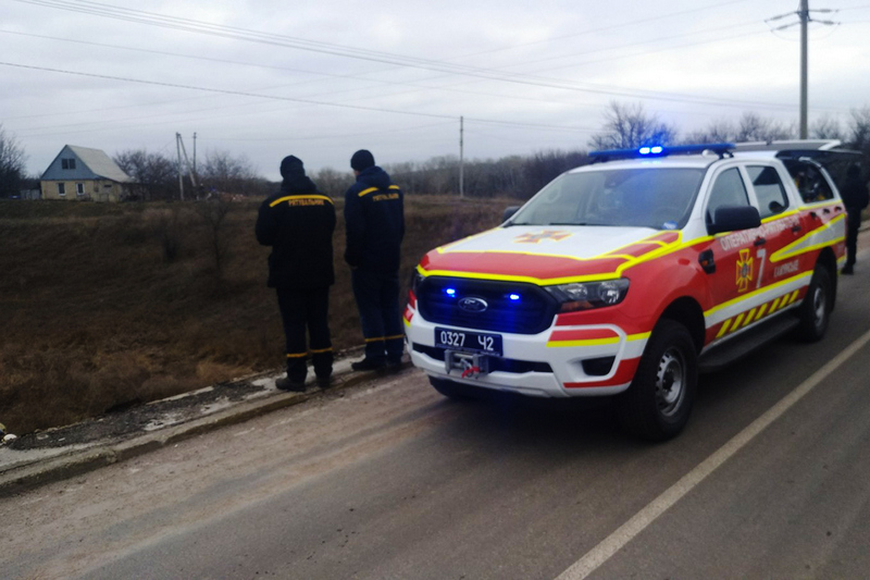 Автомобиль вылетел с дороги в сбросной канал – новости Днепра