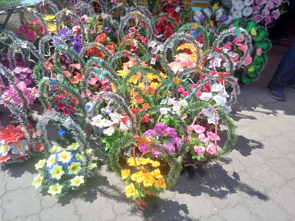 На улицах города вновь появились "мертвые цветы" – новости Днепра