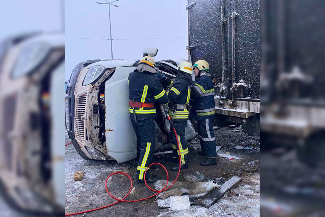 Под Днепром произошло смертельное ДТП: один человек погиб, еще двое пострадали (фото)