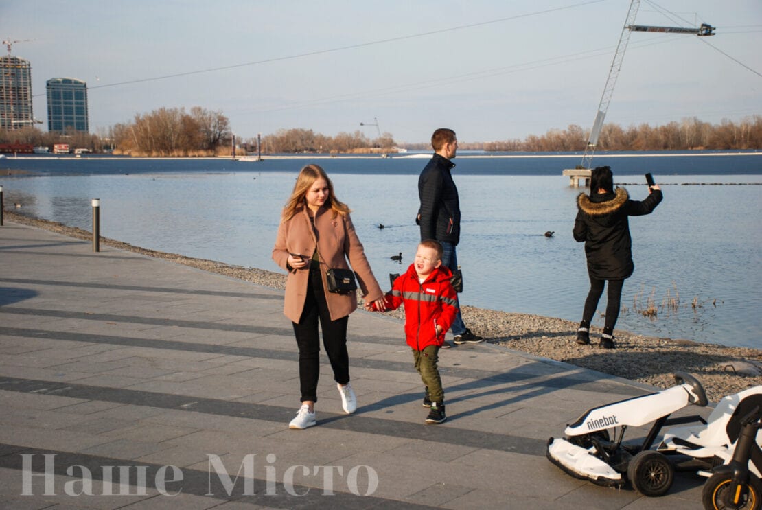 Сквер Прибрежный наполнился атмосферой любви (Фоторепортаж) – новости Днепра