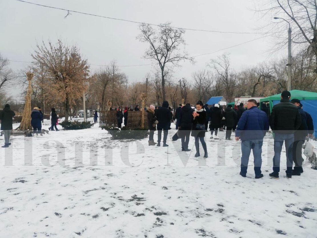 В молодежном парке «Новокодацький» отмечают праздник Масленицы