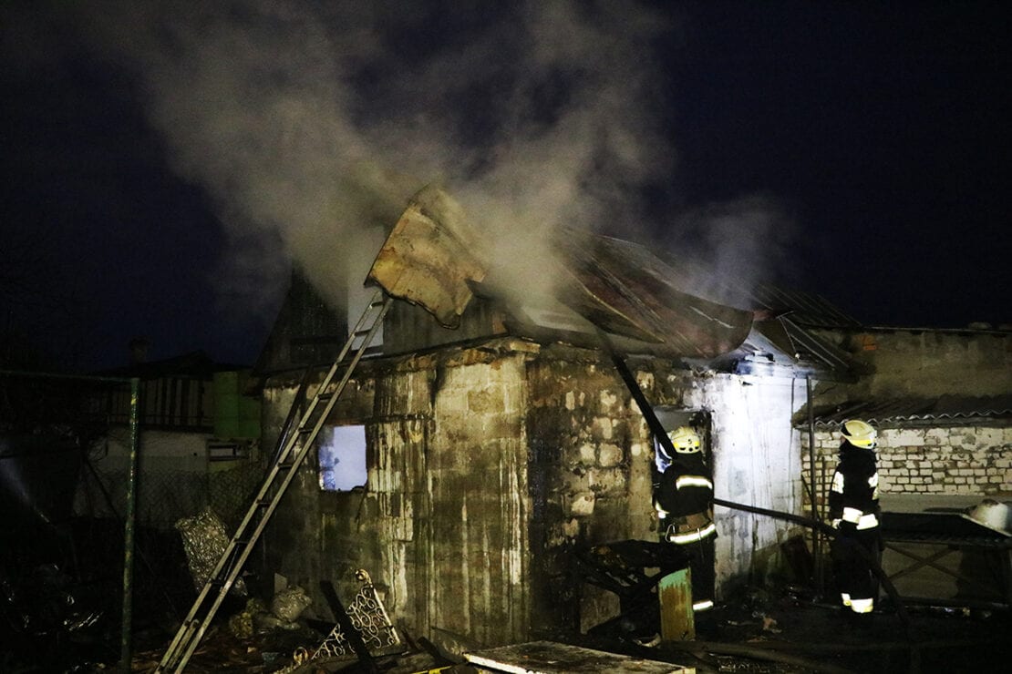 В Новокодакском районе загорелась баня (Фото) – новости Днепра