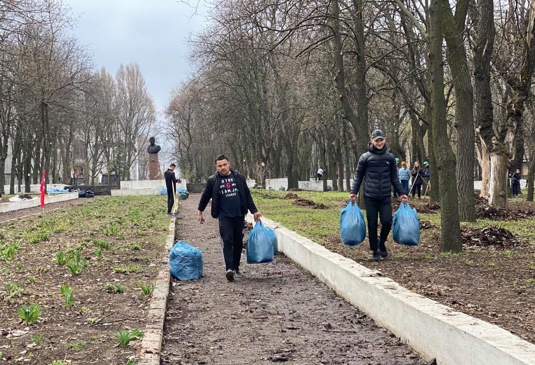 В сквере им. В. Клюева провели День окружающей среды – новости Днепра