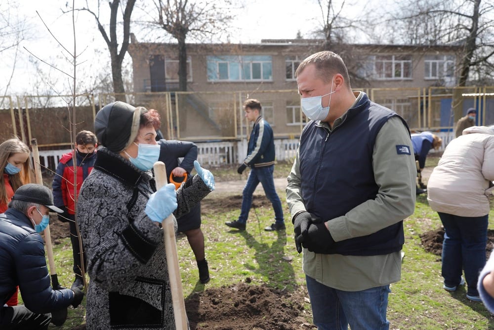 Горожане объединились, чтобы высадить деревья для нового сквера – новости Днепра