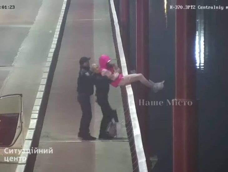 Девушка едва не спрыгнула с Нового моста – новости Днепра