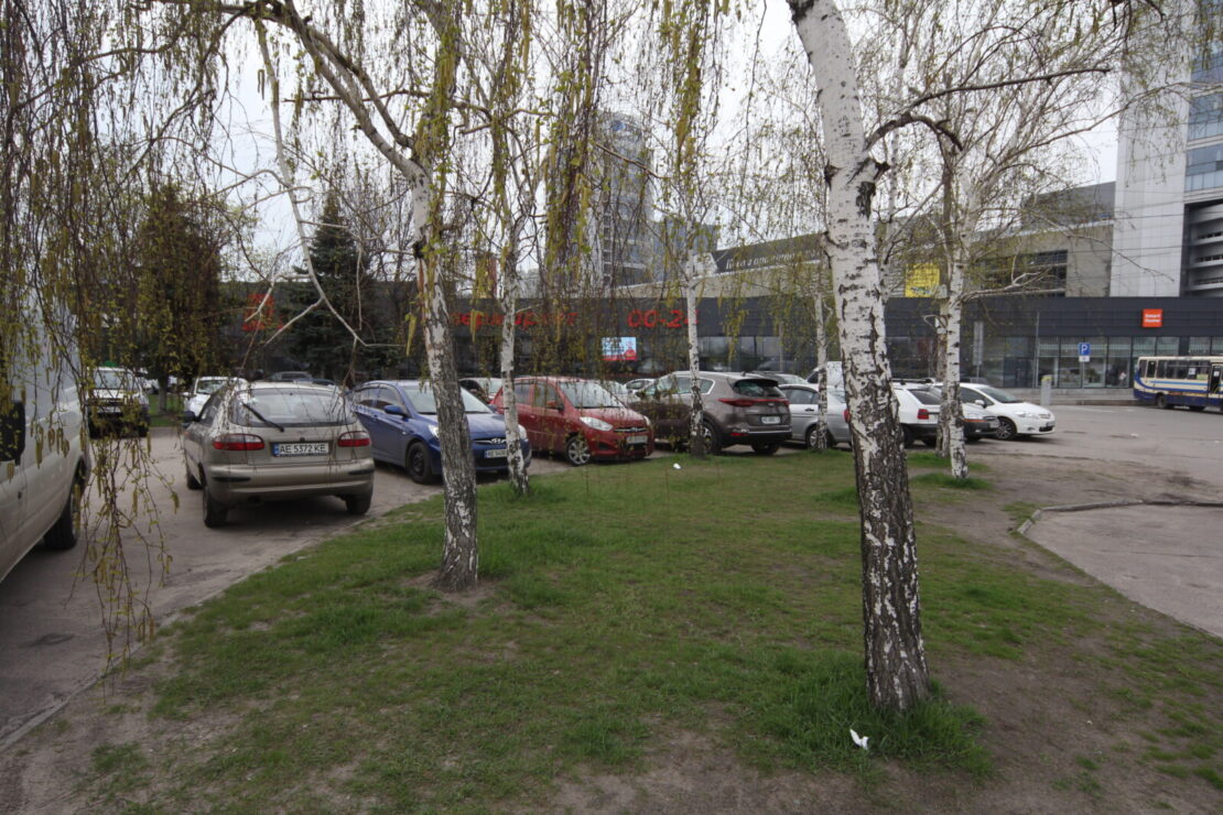 В центре Днепра вместо пустыря появится первая в городе экопарковка (Фото)