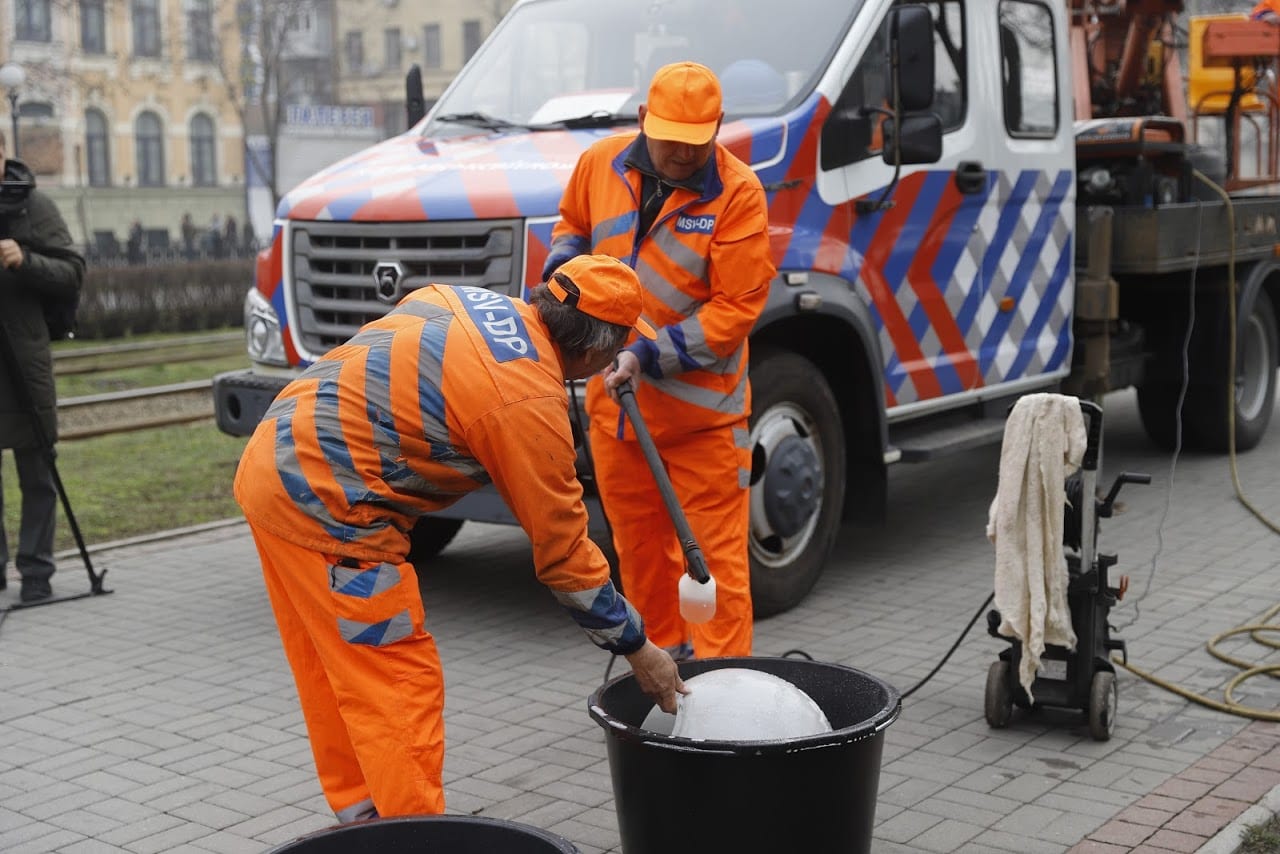 На улицах и во дворах массово наводят порядок – новости Днепра