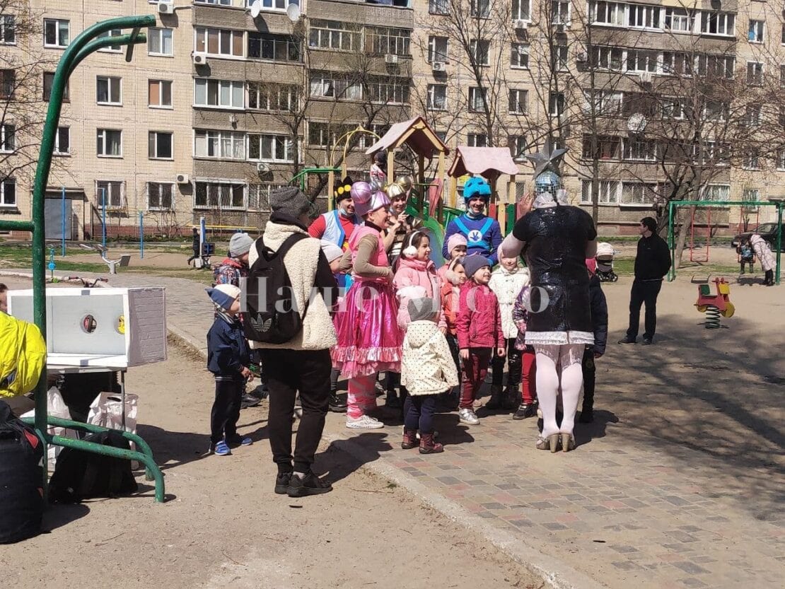 В переулке Крушельницкой высадили молодые деревья – новости Днепра