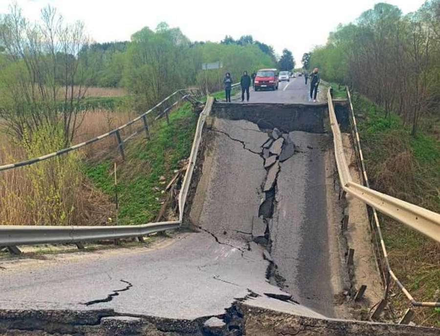 На трассе Львов - Луцк рухнул мост (Фото, видео) – новости Днепра