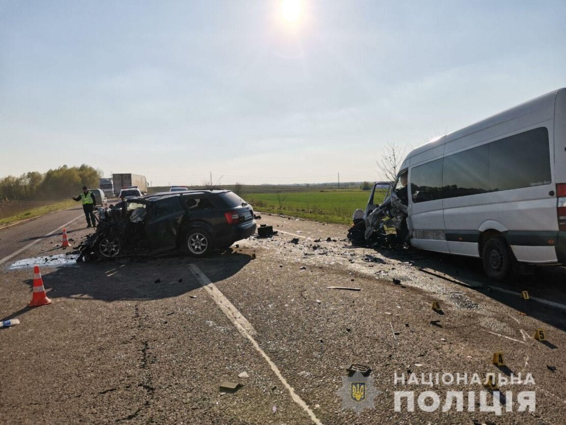 В Ровенской области в ДТП погибла семья с младенцем