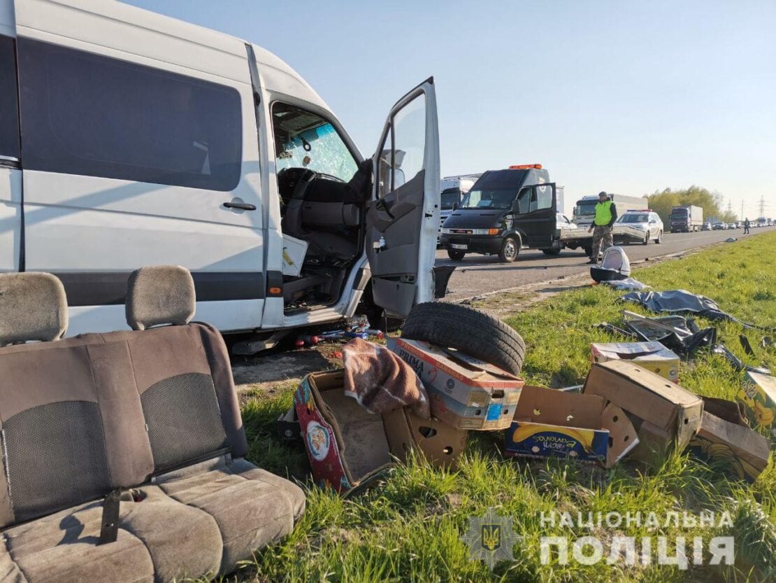 В Ровенской области в ДТП погибла семья с младенцем