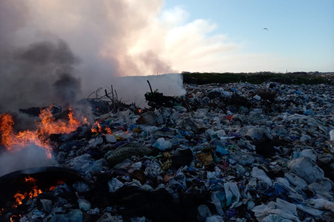 Третьи сутки горит мусорный полигон – новости Днепра