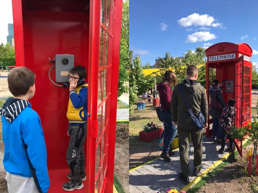 В парке появилась креативная телефонная будка – новости Днепра