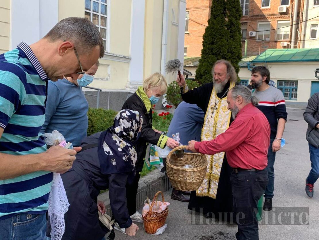 Как проходит освящение пасок в Свято-Троицком соборе – новости Днепра