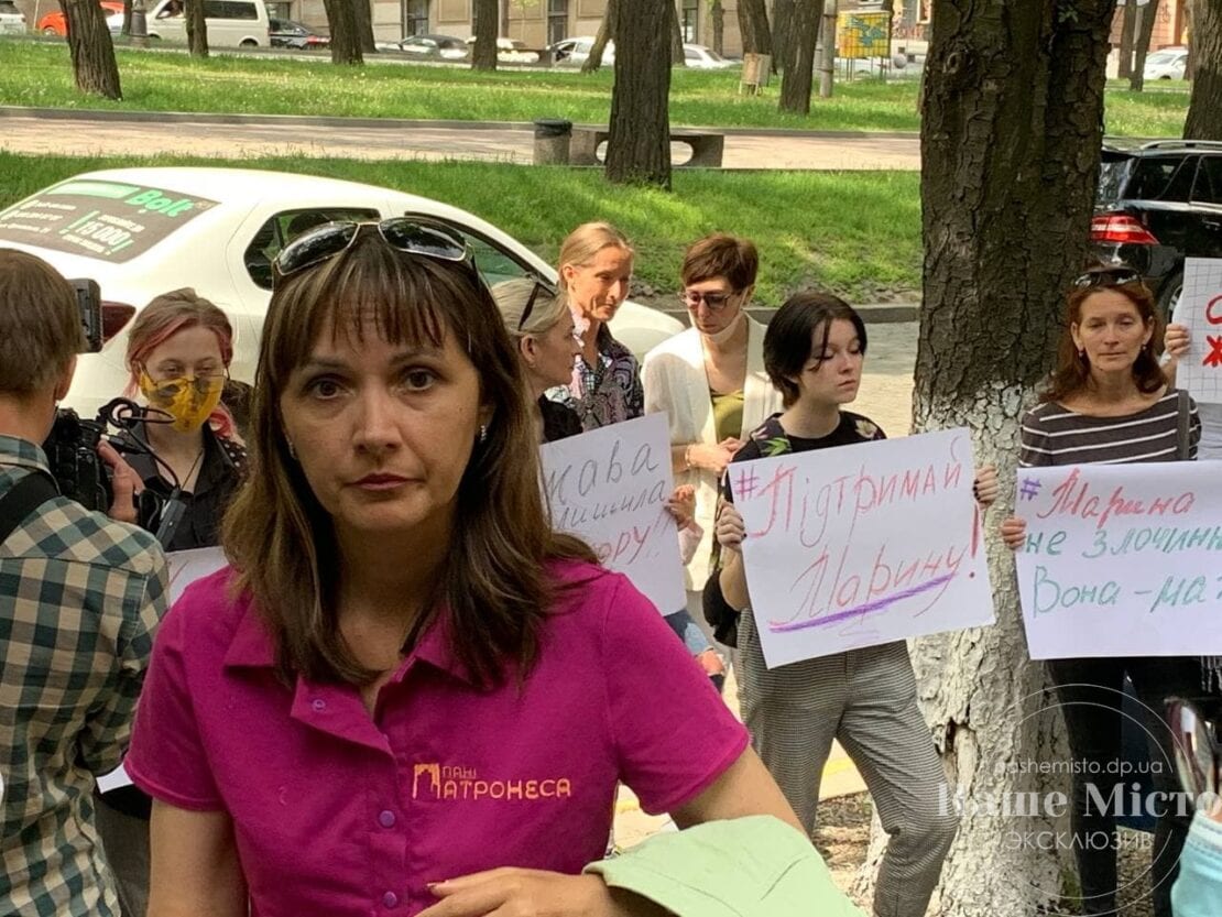 Митинг в поддержку женщины, которая убила мужа тирана – новости Днепра
