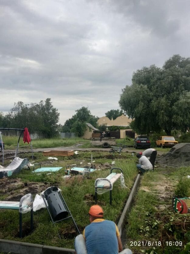 В Березановке устанавливают детские площадки – новости Днепра