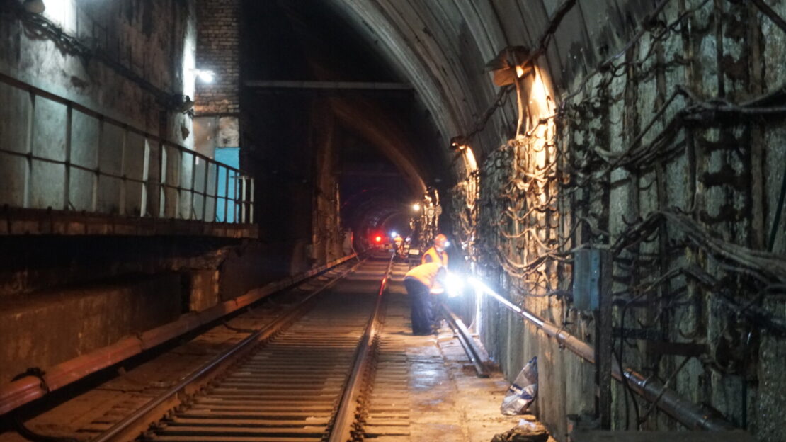 В Днепре на завершающем этапе обновление водопровода на двух станциях метро