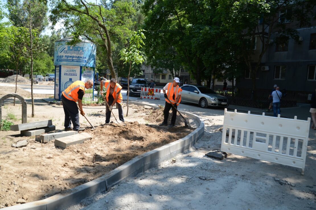 «Уперше за 50 років роблять ремонт»: дніпряни розповіли, чи задоволені оновленням доріг у дворах