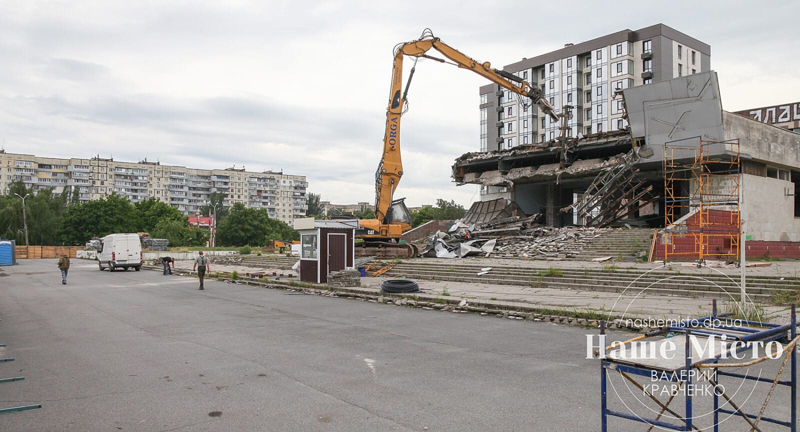 V Dnepre Na Pobede Snosyat Kinoteatr Salyut Foto Video Chitajte Na Ukr Net