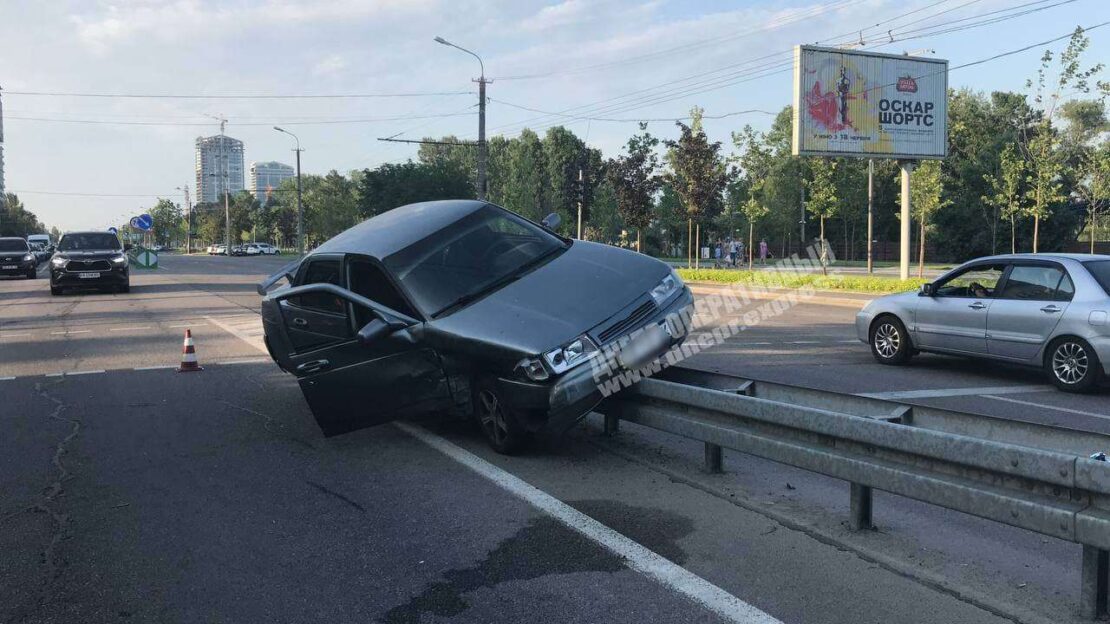 ДТП на Набережной Победы, пострадали 2 человека - новости Днепра