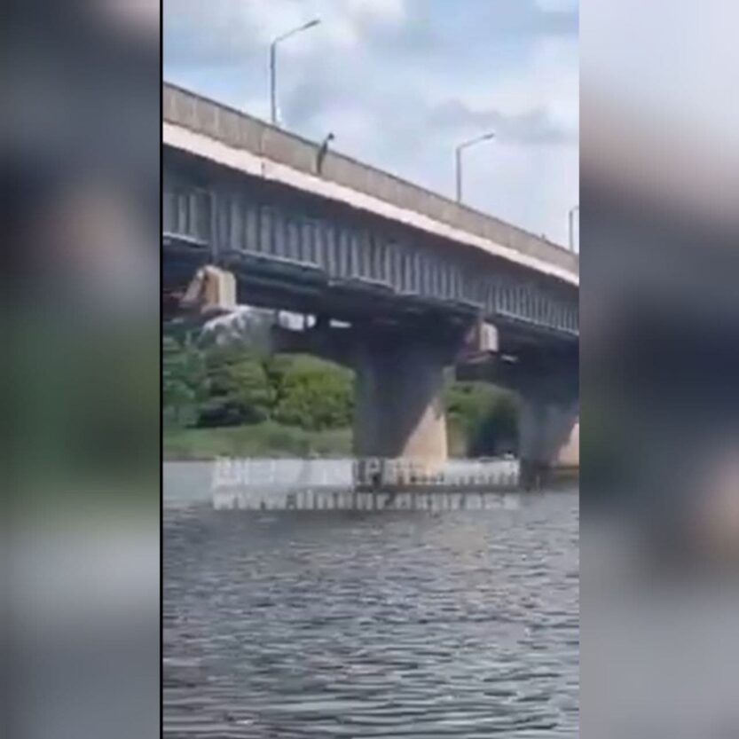 В Днепре с Самарского моста спрыгнула 20-летняя девушка: видео момента