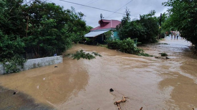 В Бахчисарае людей смывает потоками воды - новости Днепра