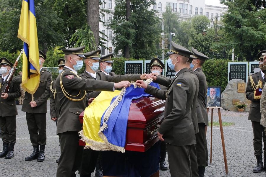 Все его называли отцом: в Днепре простились с легендарным военным медиком "Феофаном" (Фото)