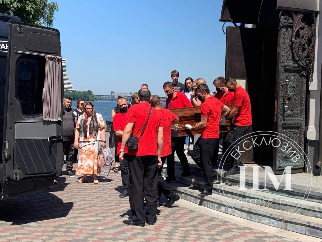 Похороны погибшего в ДТП на Набережной Победы - новости Днепра