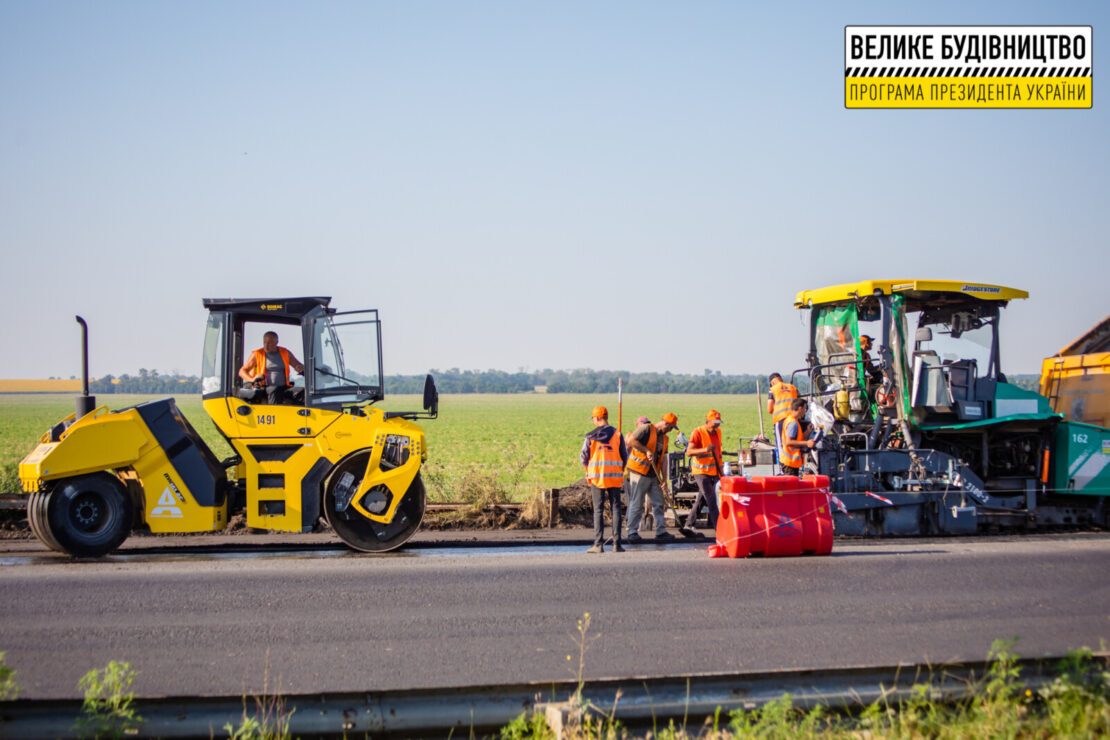 Оновлюють мости, розв’язки, дорожнє покриття: на трасі між Дніпром і Павлоградом триває масштабний ремонт