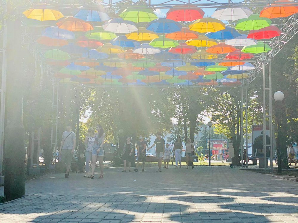 В Покрове появилась "Аллея парящих зонтиков"  - новости Днепра