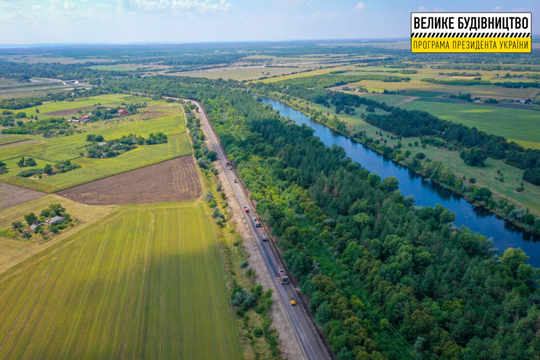 На Дніпропетровщині ремонтують ділянку дороги Кам’янське-Жемчужне