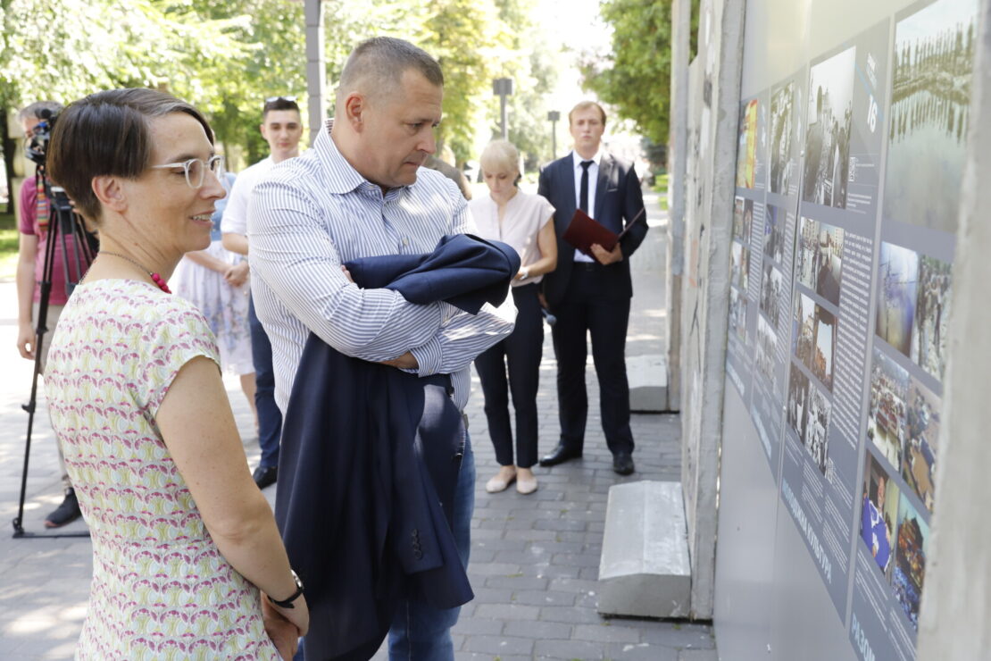 В Днепре открыли выставку, посвященную 30-летнему юбилею воссоединения Германии