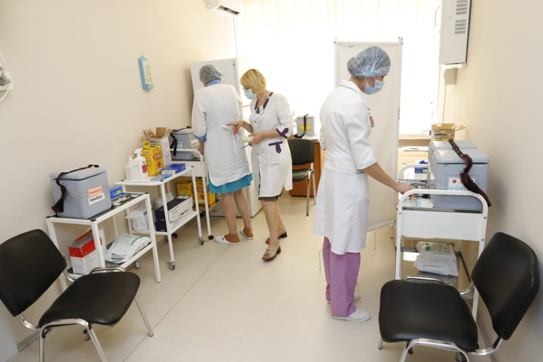 Как работают центры и пункты массовой вакцинации на левом берегу Днепра
