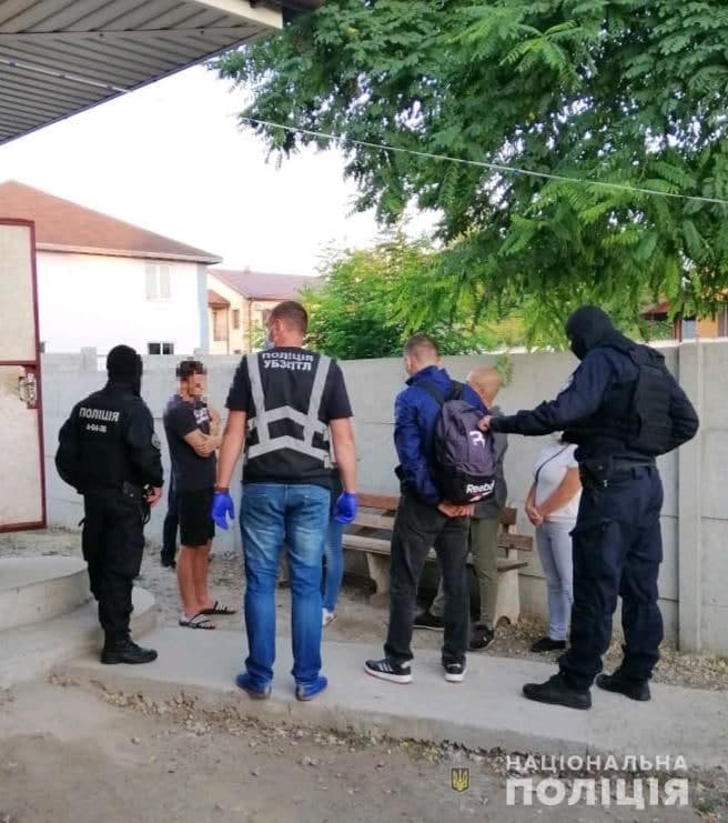 В Днепропетровской области в богатых особняках бандиты удерживали почти 200 рабов