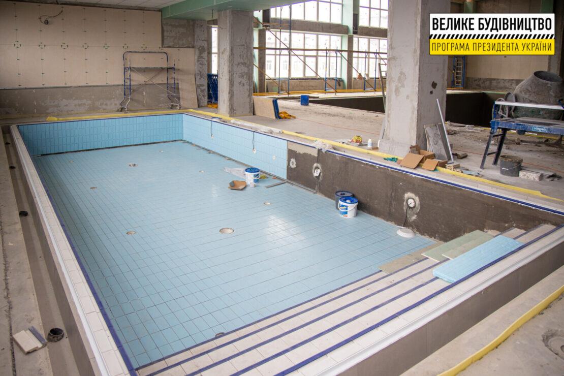 Уже провели первый пуск воды: под Днепром скоро запустят новый бассейн (Фото)