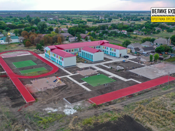 У Карпівці завершують реконструкцію шкільного стадіону