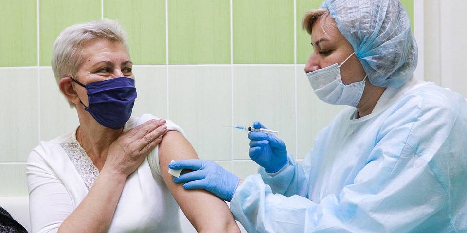 В Украине Министерство здравоохранения ввело обязательную вакцинацию от коронавирусной инфекции для определённых категорий работников.