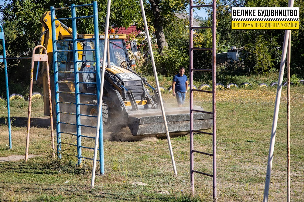 У Божедарівці розпочалась реконструкція шкільного стадіону