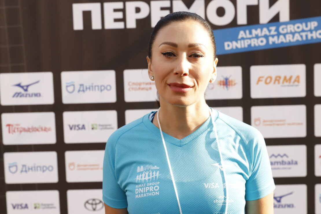Более 3 тыс. бегунов из почти десятка стран мира: в Днепре стартовал «Almaz Group Dnipro Marathon»