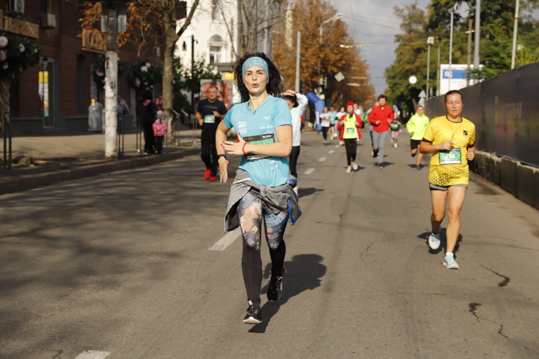 «Берегите здоровье! Легких ног!»: Борис Филатов дал старт участникам 5-го «Almaz Group Dnipro Marathon»