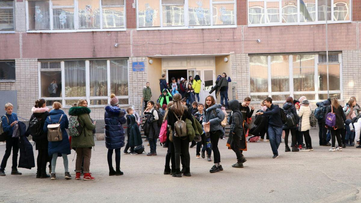 Заминировали школу №26 - новости Днепра