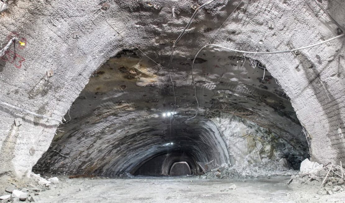 Заливают лучшим бетоном: в Днепре обустраивают постоянное крепление тоннелей метро (Фото)