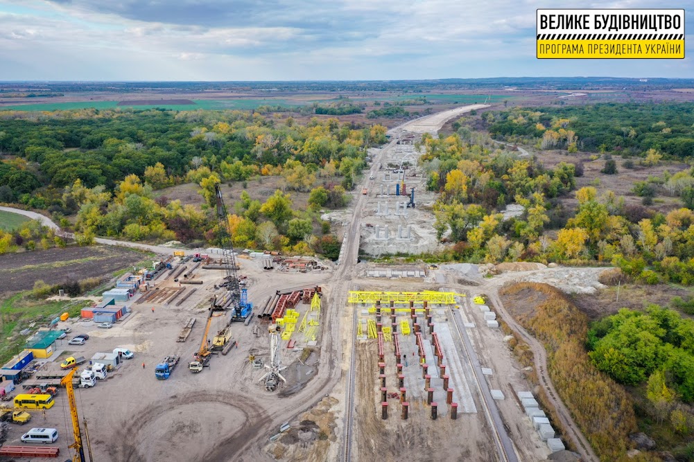 На Дніпропетровщині зводять унікальну для України естакаду