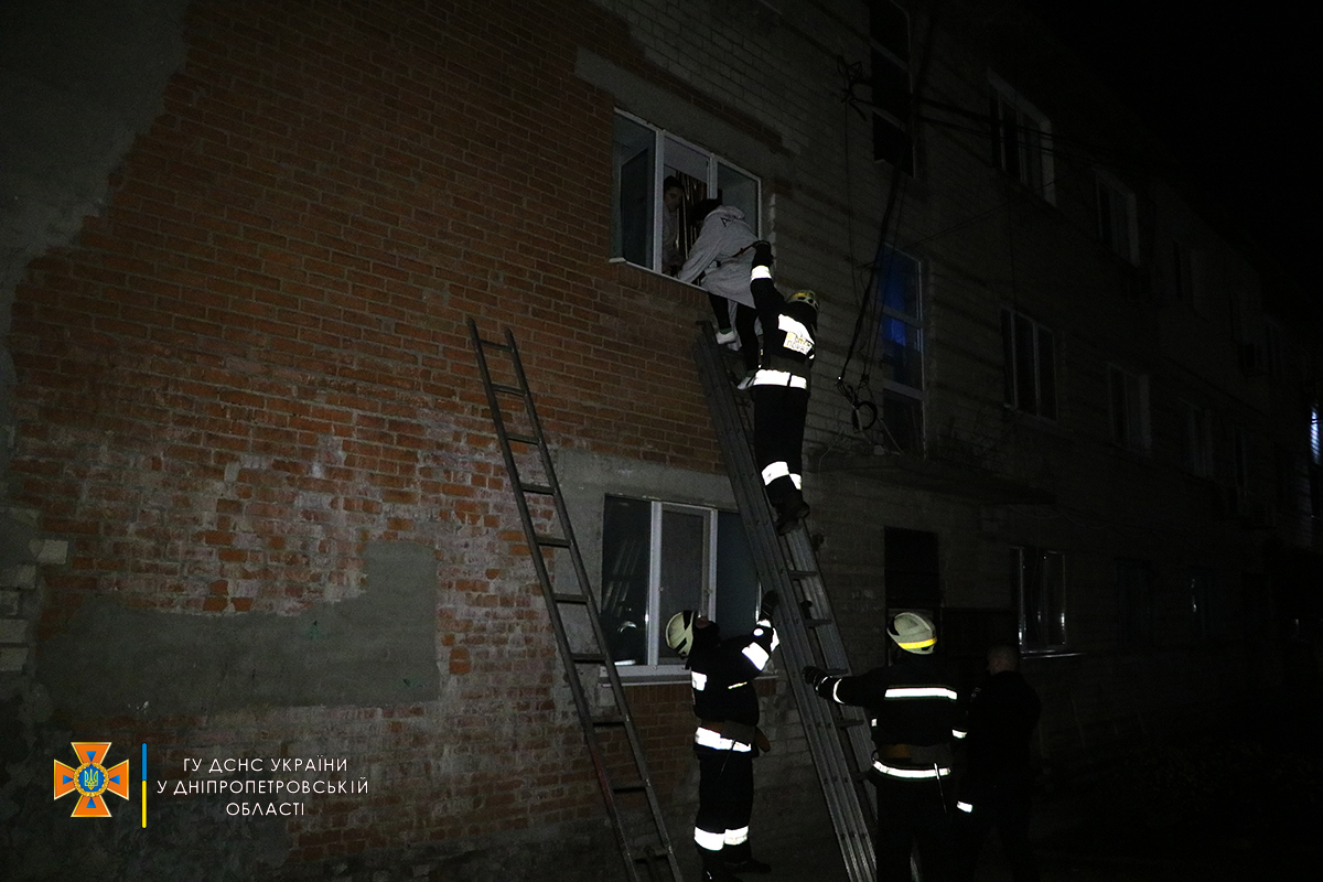 Пожар в пос. Опытное: спали 19 человек - новости Днепра