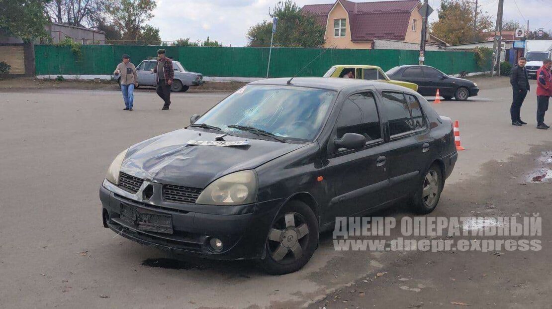 В Днепре на ул. Передовой Renault сбил велосипедистку (фото)