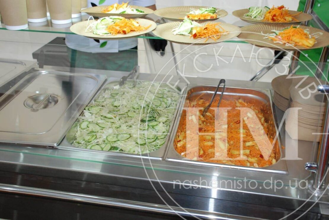  650 человек накормили блюдами из школьного меню - новости Днепра