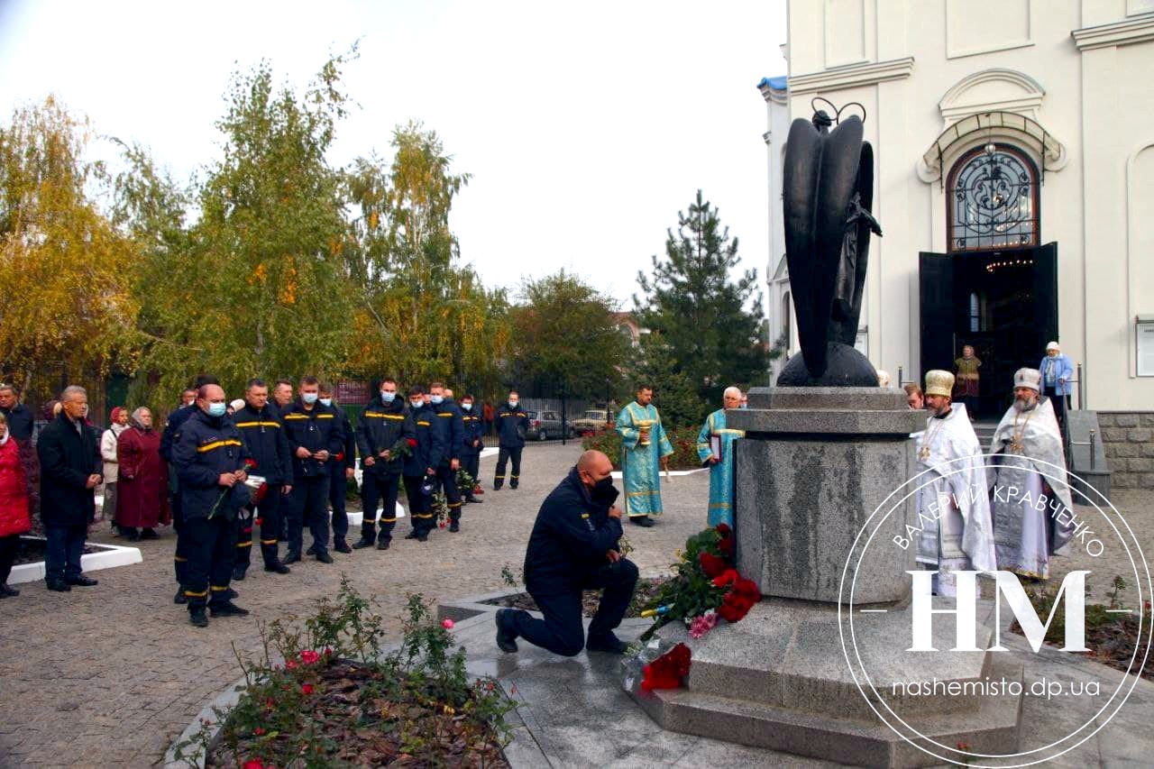 В Днепре почтили память погибших во время взрыва на Мандрыковской