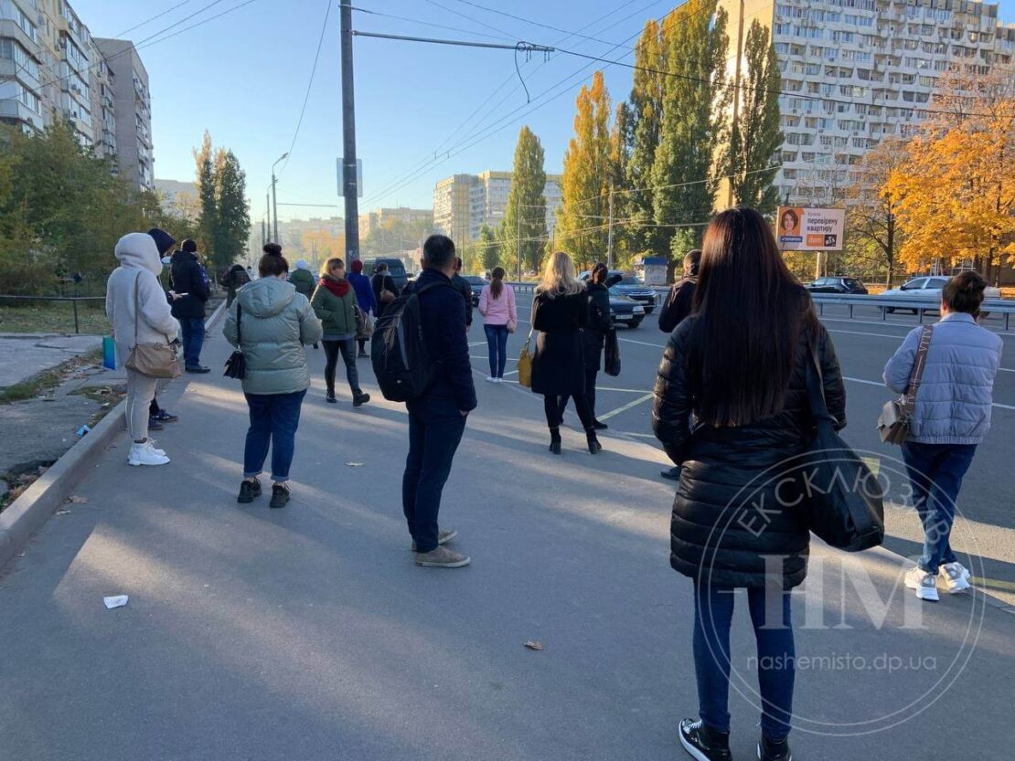 Маршрутки везут только сидячих пассажиров - новости Днепра