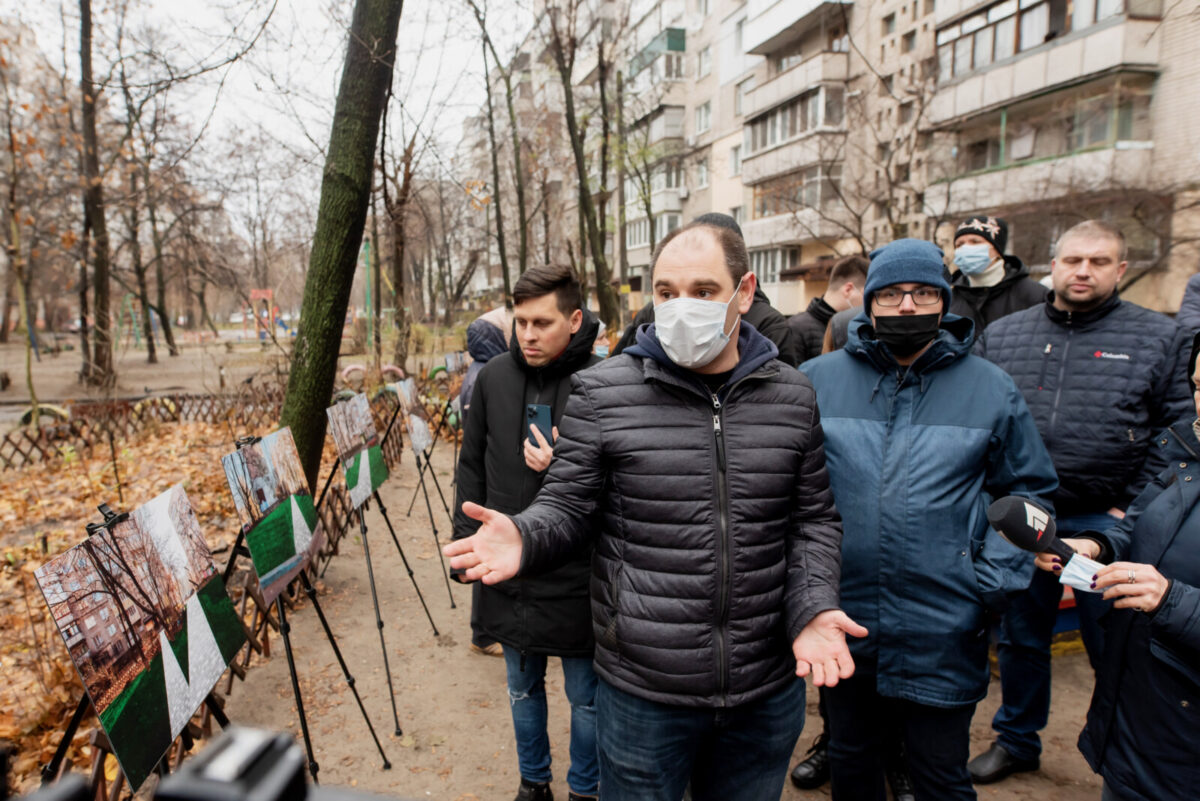 Дмитрий Кисилевский представил план реконструкции придомового сквера в Индустриальном районе