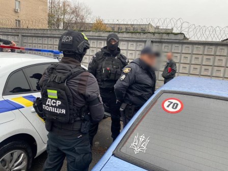 11 друзей-вымогателей: в Днепропетровской области поймали банду полицейских (Фото)